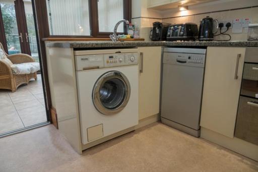 Beautiful Bexhill Cottage With Garden 3 Mins Walk To Beach المظهر الخارجي الصورة